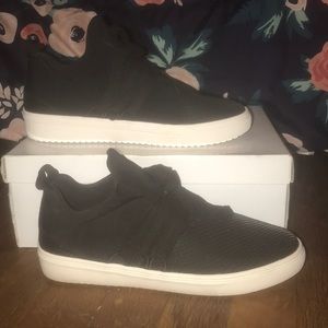 NWT Black Steve Madden (Lancer) worn once